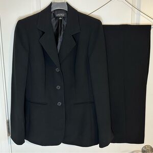 Kasper ladies pants suit black size 6